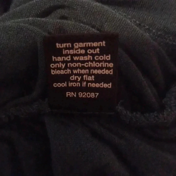 🌺Dark green top with interesting design - Picture 9 of 9